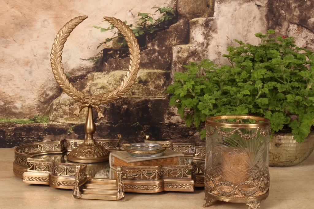 Corona d'alloro su piedistallo - oro - 28 cm - alluminio