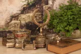 Corona d'alloro su piedistallo - oro - 25,5 cm - alluminio