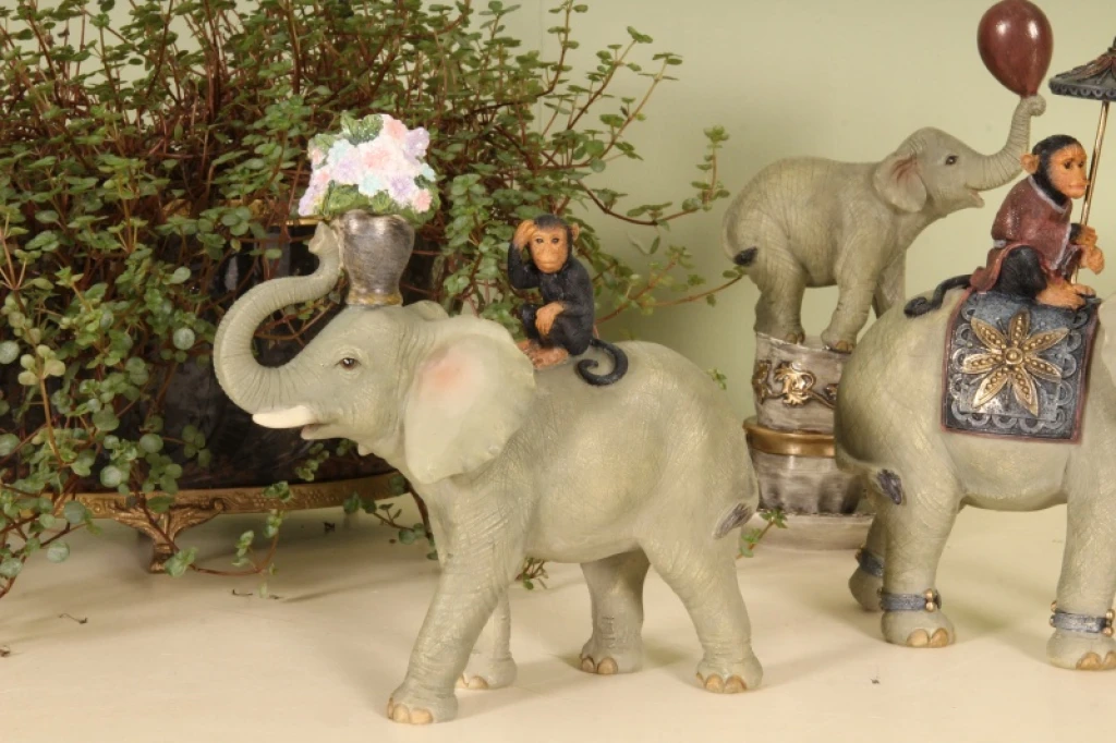 Scultura di elefante con scimmia - marrone - 17 cm
