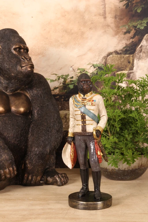 Statua di orangotango su piedistallo - avorio - 40,5 cm