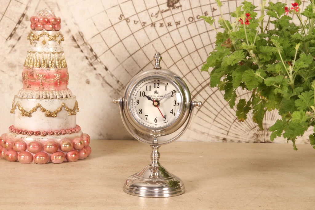 Orologio da tavolo su piedistallo - argento - alluminio - 22 cm - 1 pezzo
